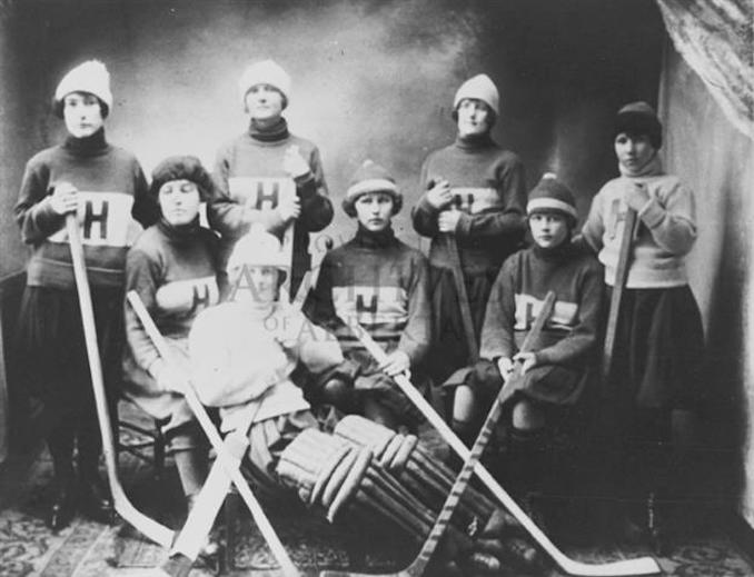 1900 - A16925 - Hardisty Girls Team. Left to right - Francis Foster, Helen Foreman, Gwen Foster, Min McKay, Wana Robbins, Mary McArthur, Loveny Skogheim