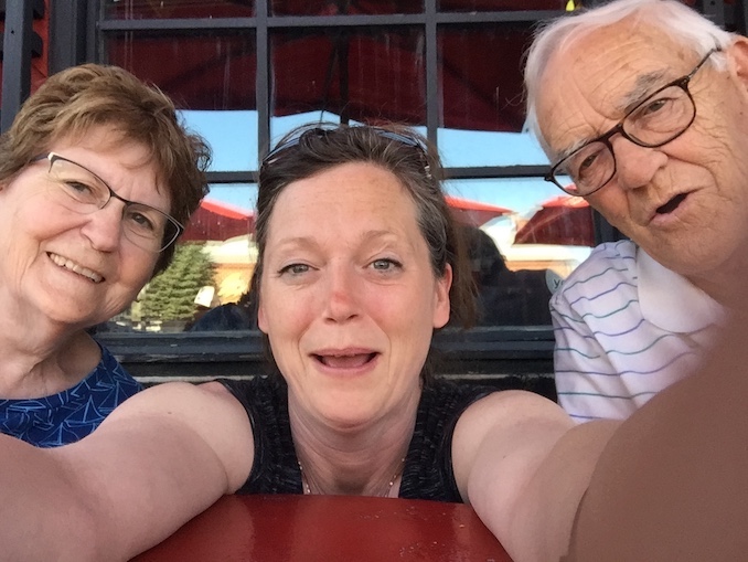 Linnea Swan with her parents