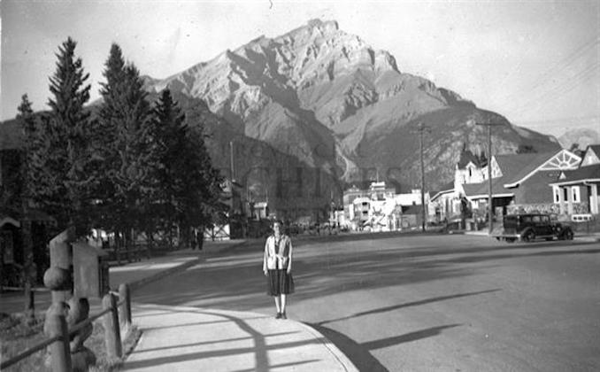 1944-Banff Avenue and Cascade Mountain