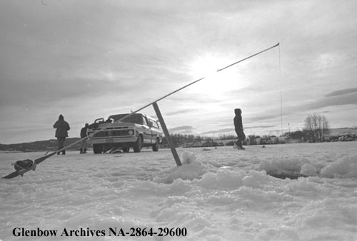 10 Vintage Ice Fishing Photos From the Ages