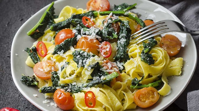 Recipe for Warm Tomato and Kale Pasta